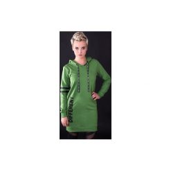 Sukienka "Different Green" - Bohater x Paula Tomczyk. Zielone sukienki damskie Unicut, s, z napisami, z bawełny, z kapturem, bez rękawów. Za 104,30 zł.