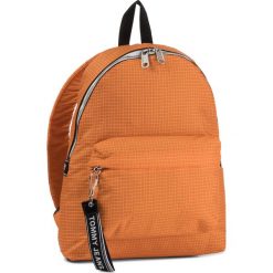 Plecak TOMMY JEANS - Tjm Logo Tape Ripstop Backpack AM0AM04925 815. Pomarańczowe torby męskie skórzane Tommy Jeans, bez wzorów, z jeansu. W wyprzedaży za 239,00 zł.