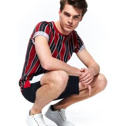 T-shirt krótki rękaw męski w paski. Czerwone t-shirty męskie na lato, m, w paski, z jeansu, eleganckie, krótkie. W wyprzedaży za 9,99 zł.