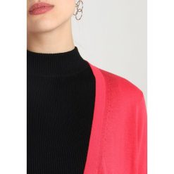Scotch & Soda CARDIGAN IN SILKY MIX QUALITY Kardigan raspberry. Czerwone bluzy damskie Scotch & Soda, m, bez wzorów, z jedwabiu. Za 419,00 zł.