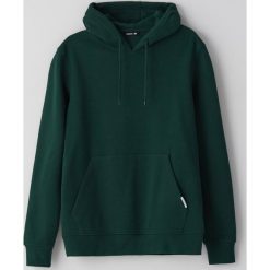 Bluza basic z kapturem -. Bluzy męskie Cropp, s, bez wzorów, z kapturem, bez rękawów, z kapturem. Za 79,99 zł.