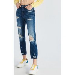 Jeansy mom fit z przetarciami - Granatowy. Niebieskie jeansy damskie Sinsay, bez wzorów, z jeansu. Za 79,99 zł.