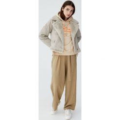 Kurtka typu biker z dwustronnej skóry. Szare kurtki damskie marki Pull&Bear, bez wzorów, ze skóry, bez kaptura. Za 199,00 zł.