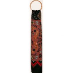 Desigual - Chusta. Brązowe szaliki damskie Desigual, bez wzorów, z poliesteru. W wyprzedaży za 99,90 zł.