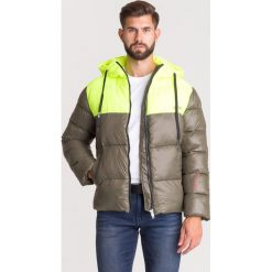 KURTKA PIKOWANA Ice Play. Żółte płaszcze męskie Ice Play, m, z nadrukiem, z materiału, bez kaptura. Za 564,50 zł.