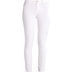 Sisley Jeansy Slim Fit white. Białe jeansy damskie relaxed fit marki Sisley, z bawełny. Za 179,00 zł.