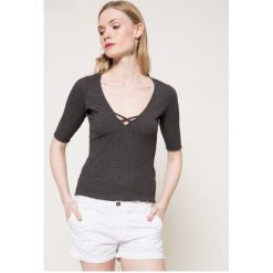 Review - Top. Szare topy damskie marki Review, s, z elastanu. W wyprzedaży za 34,90 zł.
