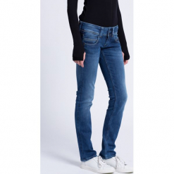 Pepe Jeans - Jeansy Venus. Niebieskie boyfriendy damskie Pepe Jeans, z obniżonym stanem. W wyprzedaży za 279,90 zł.