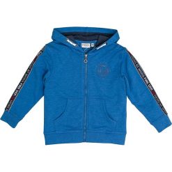Bluza "Fire" w kolorze niebieskim. Niebieskie bluzy niemowlęce Salt and Pepper, z nadrukiem, bez rękawów, bez kaptura. W wyprzedaży za 62,95 zł.