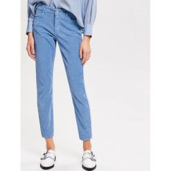 Spodnie slim sztruksowe - Niebieski. Niebieskie spodnie damskie marki Reserved, z jeansu. Za 119,99 zł.