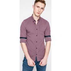Guess Jeans - Koszula. Różowe koszule męskie marki Guess Jeans, s, z aplikacjami, z bawełny, casualowe, button down, z długim rękawem. W wyprzedaży za 259,90 zł.