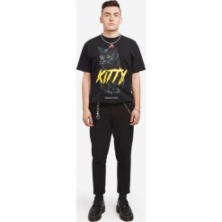 Domrebel T-shirt "Meow Box T". T-shirty męskie Domrebel, bez wzorów, z bawełny, z okrągłym kołnierzem. Za 549,00 zł.