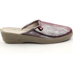 Befado buty damskie kapcie klapki 219d468. Czerwone kapcie damskie Befado, bez wzorów, z bawełny, na wysokim obcasie. W wyprzedaży za 39,00 zł.