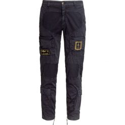 Spodnie AERONAUTICA MILITARE. Niebieskie spodnie męskie Aeronautica Militare, s, z aplikacjami, z tkaniny, militarne. W wyprzedaży za 774,00 zł.