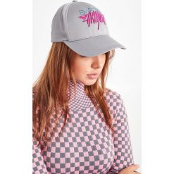 CZAPKA Z DASZKIEM EMPORIO ARMANI. Czapki damskie Emporio Armani, bez wzorów. Za 229,00 zł.