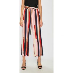 Vero Moda - Spodnie. Różowe spodnie damskie Vero Moda, s, bez wzorów, z poliesteru, casualowe. W wyprzedaży za 69,90 zł.