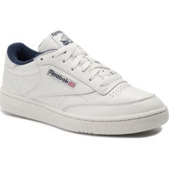 Buty Reebok - Club C 85 Mu DV8815 Chalk/Paperwhite/Navy. Brązowe półbuty męskie Reebok, na co dzień, bez wzorów, ze skóry, bez zapięcia. Za 329,00 zł.