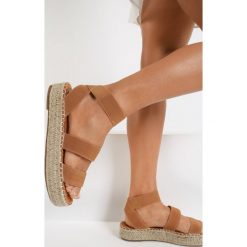 Camelowe Sandały Asteronis. Brązowe espadryle damskie Renee, bez wzorów, bez obcasa. Za 104,99 zł.