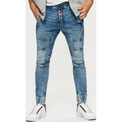 Jeansy SLIM JOGGER - Niebieski. Niebieskie jeansy męskie regular Cropp. Za 129,99 zł.