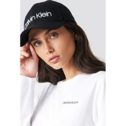 Calvin Klein Czapka Logo Embroidery W - Black. Czarne czapki z daszkiem damskie marki Calvin Klein. Za 161,95 zł.