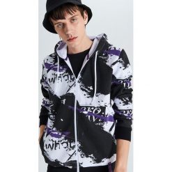 Rozpinana bluza z kapturem - Biały. Białe bluzy męskie Cropp, s, bez wzorów, z kapturem, bez rękawów, z kapturem. Za 139,99 zł.
