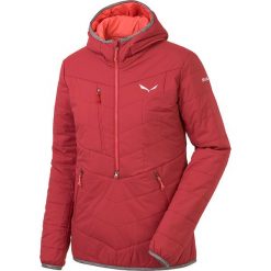 Kurtka zimowa "Puez" w kolorze czerwonym. Czerwone kurtki damskie Salewa, na zimę, bez wzorów, z materiału, krótkie, bez kaptura. W wyprzedaży za 572,95 zł.