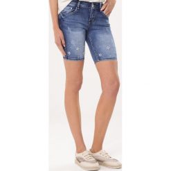Niebieskie Szorty Nuke. Niebieskie szorty damskie Born2be, s, z aplikacjami, z denimu. Za 49,99 zł.