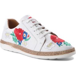 Półbuty SERGIO BARDI - Carugo SS127339318HB 102. Białe półbuty damskie Sergio Bardi, na co dzień, bez wzorów, ze skóry, bez obcasa, na płaskiej podeszwie, bez zapięcia. W wyprzedaży za 159,00 zł.
