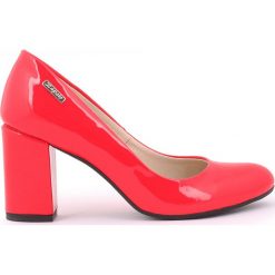 Lakierowane czółenka na słupku - skóra naturalna - model 042 - kolor czerwony lakier. Czerwone czółenka damskie Zapato, na co dzień, bez wzorów, z jeansu, z okrągłym noskiem, bez obcasa, na obcasie. W wyprzedaży za 179,40 zł.