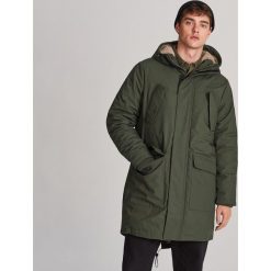 Ocieplana parka z kapturem - Zielony. Zielone parki męskie Reserved, xl. Za 399,99 zł.