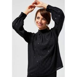 Koszula z ozdobnym nadrukiem. Czarne koszule damskie Moodo, xl, z nadrukiem, z poliesteru. Za 79,99 zł.