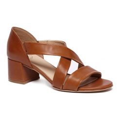 Skórzane sandały w kolorze jasnobrązowym. Sandały damskie Tosca Blu, Bagatt. W wyprzedaży za 279,95 zł.