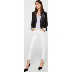 Mango - Jeansy Kate2. Białe rurki damskie marki Mango, z elastanu, z obniżonym stanem. Za 119,90 zł.