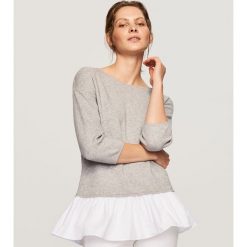 Sweter z falbaną - Jasny szar. Szare swetry klasyczne damskie Reserved, l. W wyprzedaży za 34,99 zł.