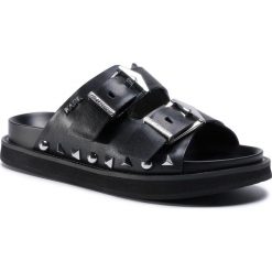 Klapki KARL LAGERFELD - KL81405 Black Lthr. Czarne klapki damskie KARL LAGERFELD, z aplikacjami, ze skóry ekologicznej, bez obcasa. Za 799,00 zł.