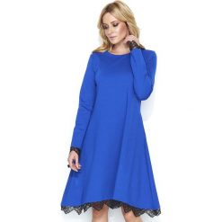 Chabrowa Elegancka Sukienka do Kolan Wykończona Koronką. Niebieskie sukienki damskie Molly.pl, do pracy, s, w koronkowe wzory, z koronki, eleganckie, z okrągłym kołnierzem, bez rękawów, długie, midi, w kształcie a. Za 179,90 zł.