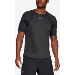 Under Armour HexDelta Koszulka Czarny. Czarne podkoszulki męskie Under Armour, s, bez wzorów, z elastanu, bez kołnierzyka, z krótkim rękawem, krótkie. Za 257,95 zł.