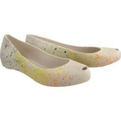 MELISSA 32534 ULTRAGIRL SPLASH AD 52837 white/orange, baleriny damskie. Pomarańczowe koturny damskie Melissa, bez wzorów, na niskim obcasie, na obcasie. Za 259,90 zł.
