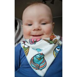 Chustka pod szyję PTASZKI KOLOROWE uniwersalny. Szare czapeczki niemowlęce DressUp, bez wzorów. Za 19,99 zł.