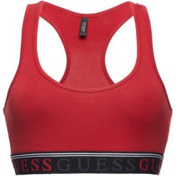 Biustonosz top Guess O94C28 JR003. Czerwone biustonosze Guess, z aplikacjami. W wyprzedaży za 79,00 zł.