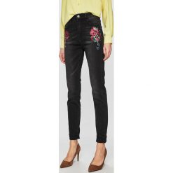 Desigual - Jeansy Atenas. Czarne jeansy damskie Desigual, s, z podwyższonym stanem. W wyprzedaży za 269,90 zł.