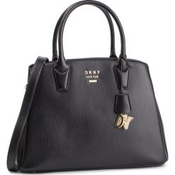 Torebka DKNY - Hutton-Th Satchel-Pe R84DA846 Blk/Gold BGD. Czarne torebki klasyczne damskie DKNY, bez wzorów, ze skóry, klasyczne, bez dodatków. W wyprzedaży za 899,00 zł.