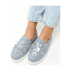 Niebieskie Slip On Hirie. Niebieskie trampki damskie slip on Born2be, z aplikacjami. Za 39,99 zł.