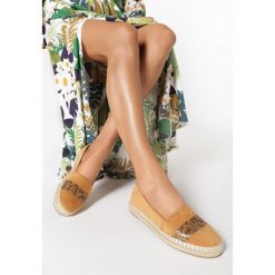 Camelowe Espadryle Morgalila. Brązowe espadryle damskie Born2be, bez wzorów, bez obcasa. W wyprzedaży za 79,99 zł.