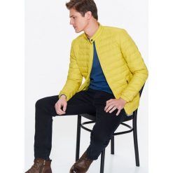 Kurtka męska pikowana z naturalnym puchem. Żółte kurtki męskie Top Secret, na lato, m, bez wzorów, z puchu, eleganckie, krótkie, bez kaptura. W wyprzedaży za 149,99 zł.