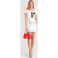 SUKIENKA Elisabetta Franchi. Białe sukienki damskie z bawełny, z okrągłym kołnierzem, mini, proste. Za 550,00 zł.
