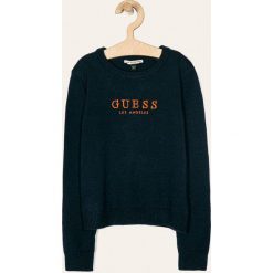 Guess Jeans - Sweter dziecięcy 118-175 cm. Niebieskie swetry dziewczęce z aplikacjami, z poliesteru, z okrągłym kołnierzem, krótkie. W wyprzedaży za 149,90 zł.