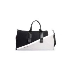 Torby podróżne Guess TM6445 COT82. Szare torby podróżne Guess, z aplikacjami. Za 459,00 zł.