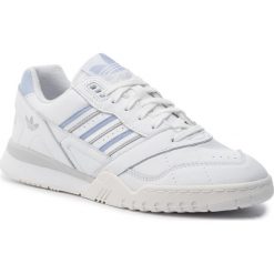 Buty adidas - A.R. Trainer W G27715 Ftwwht/Periwi/Clowhi. Białe buty sportowe damskie Adidas, na co dzień, bez wzorów, ze skóry ekologicznej, bez obcasa, na płaskiej podeszwie, bez zapięcia. Za 399,00 zł.