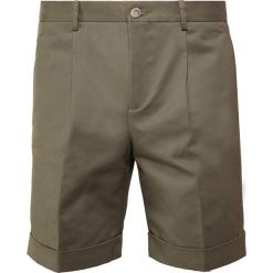 Editions MR PLEATED SHORT Szorty plain khaki. Brązowe szorty męskie marki Éditions MR, m, z bawełny. W wyprzedaży za 377,40 zł.
